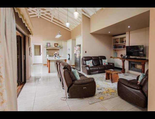3 BEDROOM HOUSE FOR SALE IN COPPERLEAF ESTATE